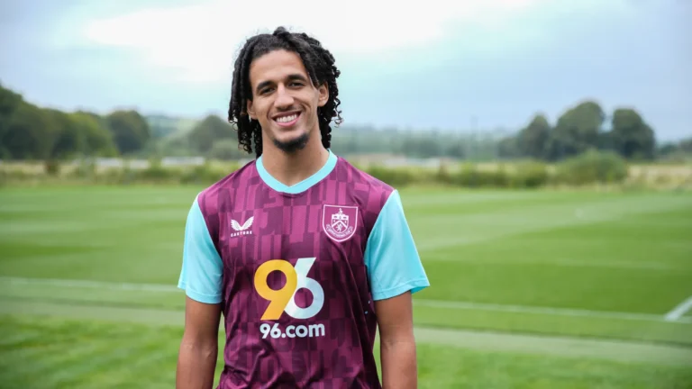 Hannibal Mejbri sous le maillot de Burnley