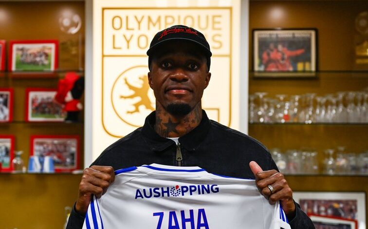 Wilfried Zaha sous le maillot de l'OL