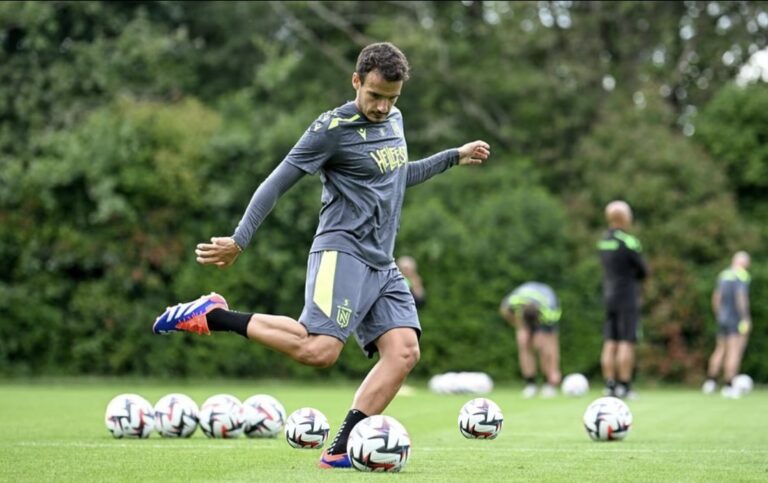 Pedro Chirivella en exercice au centre d'entraînement du fc nantes