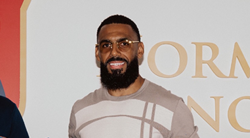 Yann M'Vila sous le maillot du SM Caen